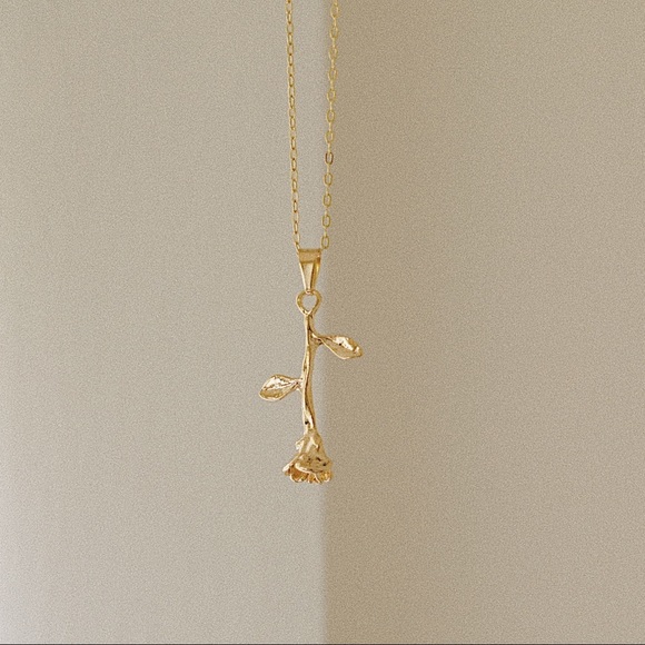Rose Necklace | 18k Gold Filled - Picture 2 of 4